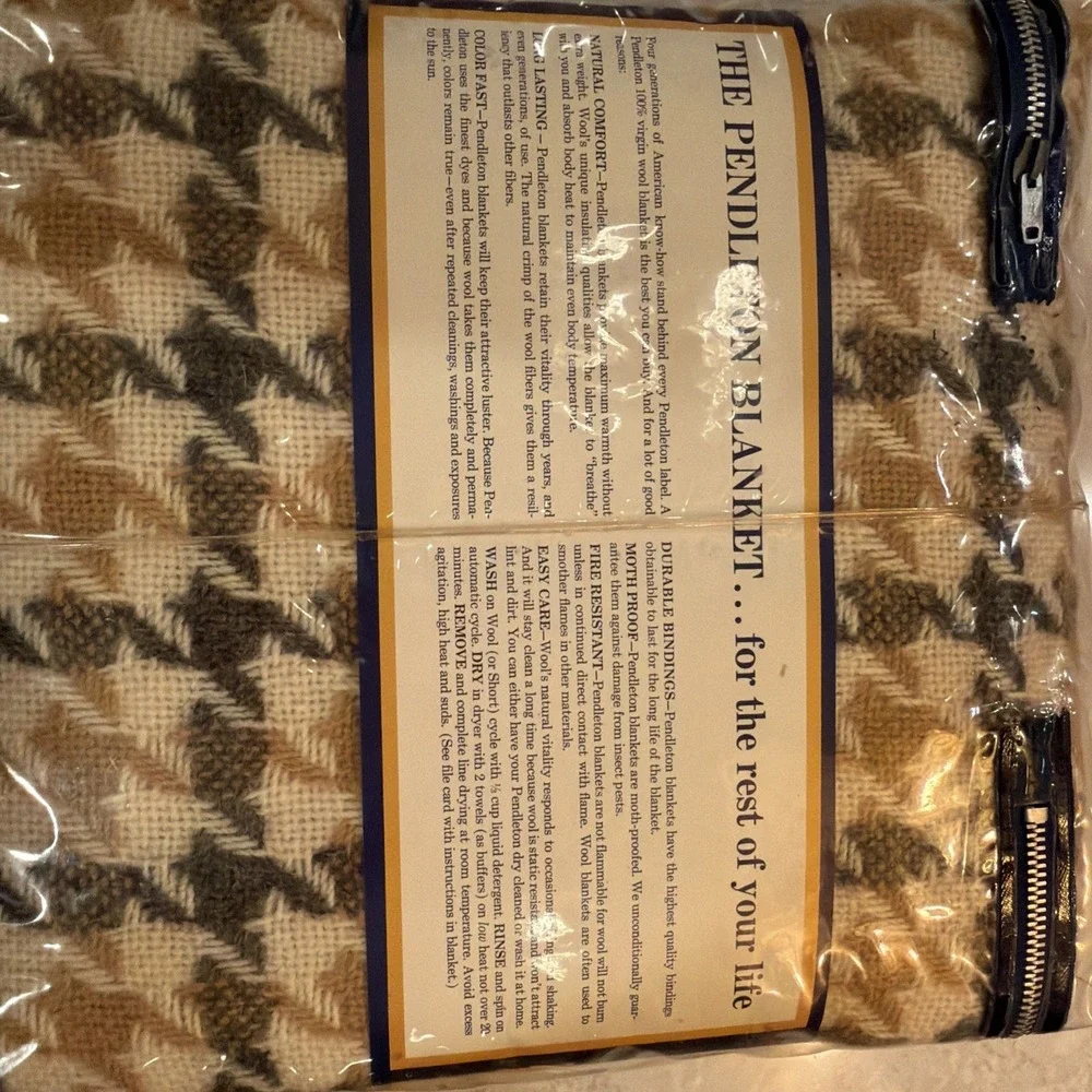 Vtg 1960s PENDLETON Wool Blanket‎ Throw NOS NIP White Gray Beige Plaid Z-2223
